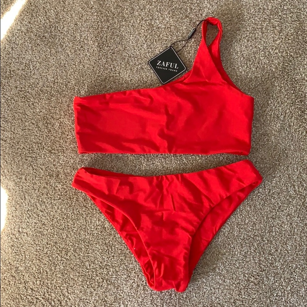 One shoulder red bikini